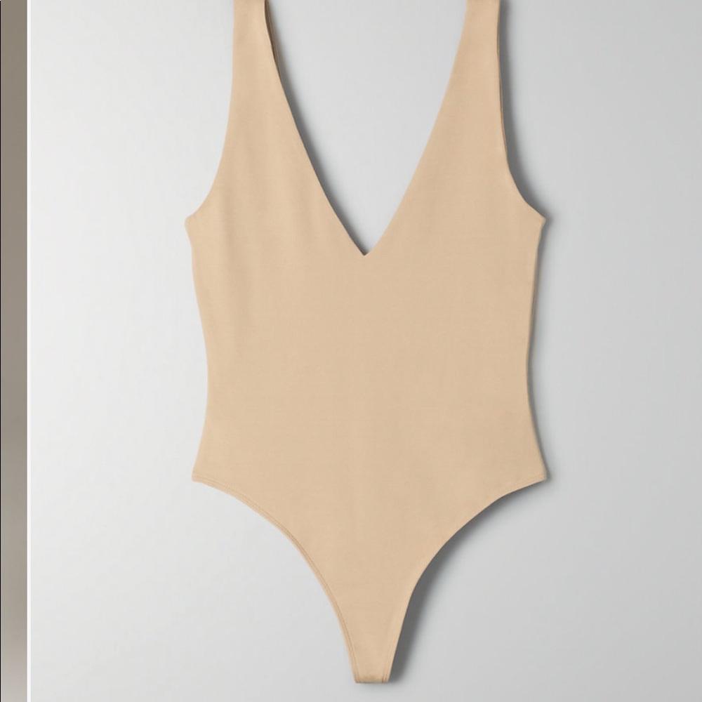 Babaton Contour V-neck Bodysuit